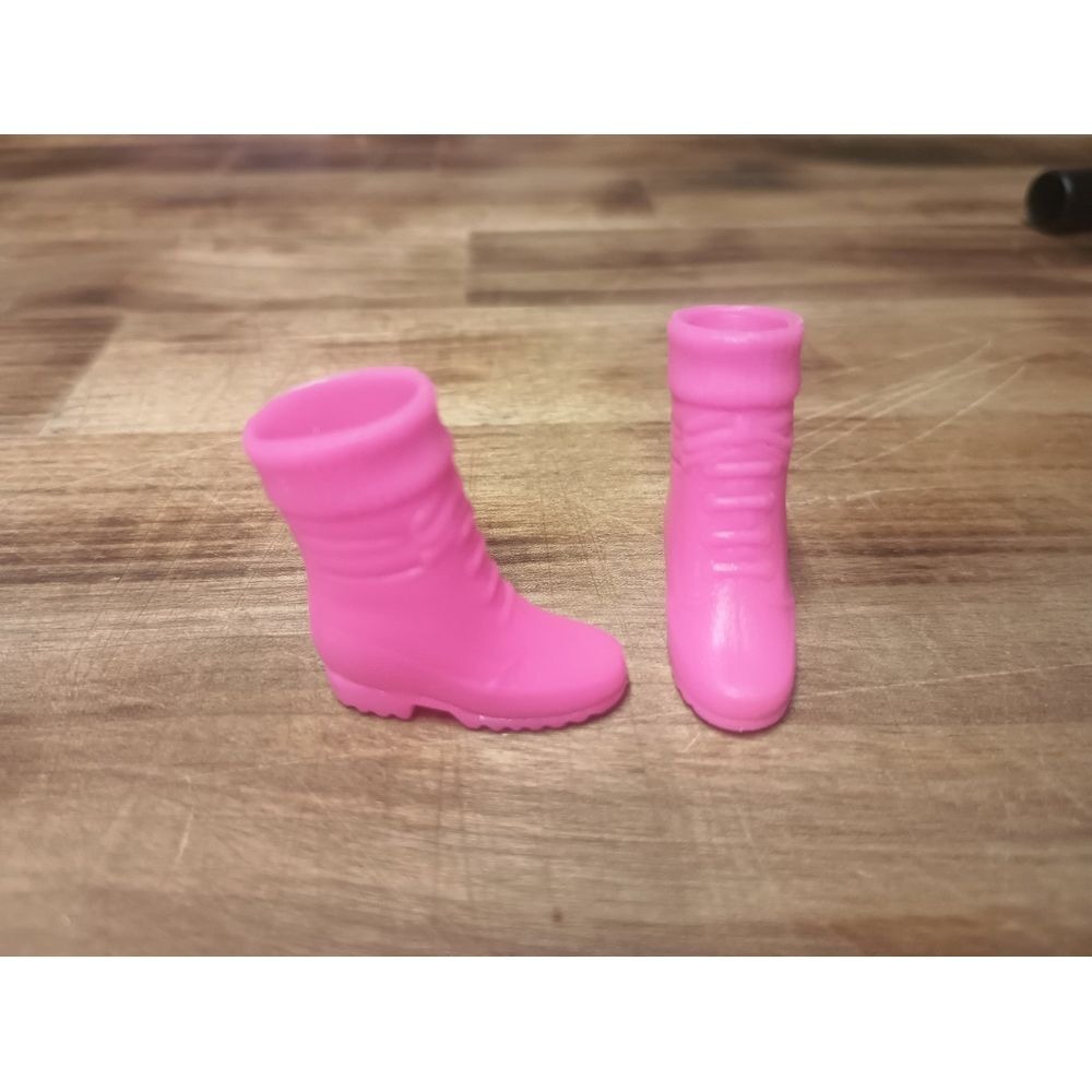 MATTEL ACCESSORY ~ 1 pr NEON PINK‎ WINTER HIKING AFTER-SKI BOOTS for BARBIE ~
